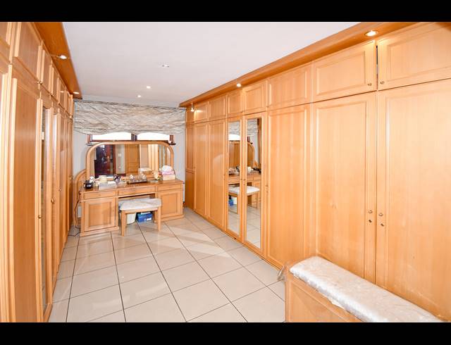 6 BEDROOM HOUSE FOR SALE IN CROWN NORTH